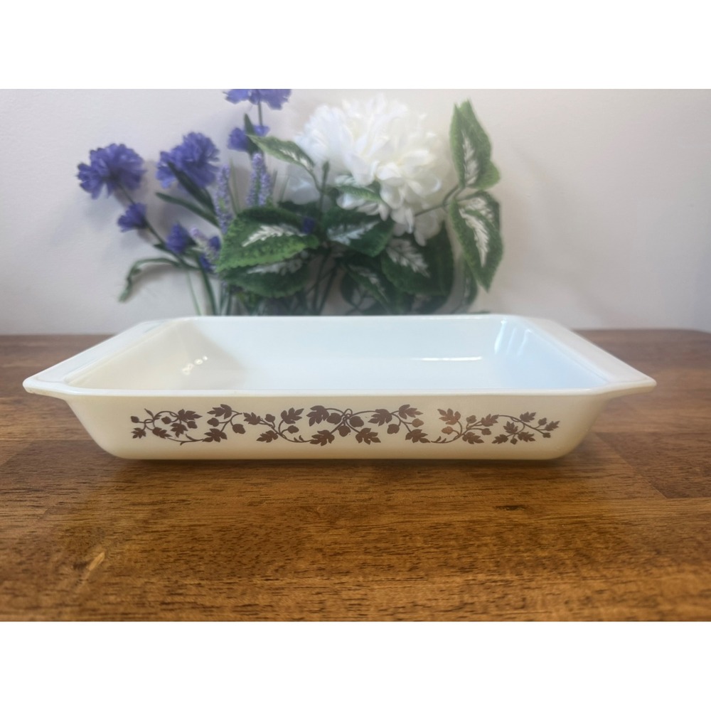 Vintage Pyrex Golden Acorn Space Saver Casserole Dish 40 oz 1 ¼ qt rectangular